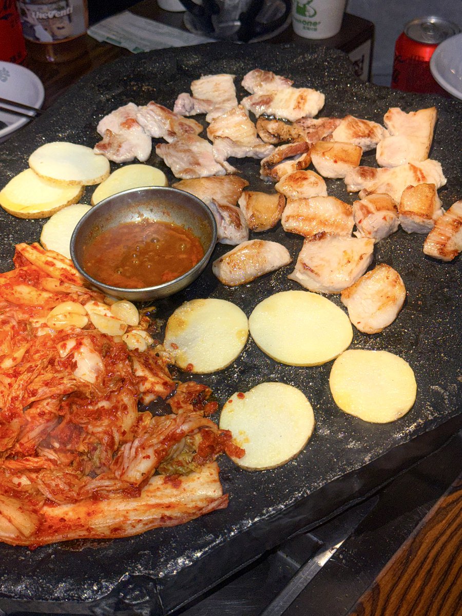 Cheese_S29's tweet photo. 고기랑 짜파게티 조합은 마싯어 🐽 https://t.co/nPbA8uQYbk