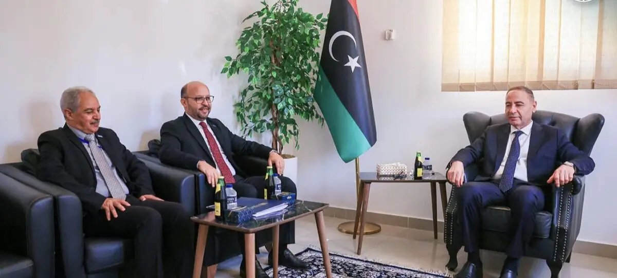 libya_trending's tweet photo. وزير الخارجية بالإنابة الطاهر الباعور يتسلم نسخة من أوراق اعتماد
ممثل منظمة الصحة العالمية الجديد لدى #ليبيا "شبل صهباني" 
ويبحث معه آفاق التنسيق المشترك وسبل دعم وتطوير القطاع 
الصحي للارتقاء بمستوى الخدمات الطبية في البلاد https://t.co/1gN817fanl