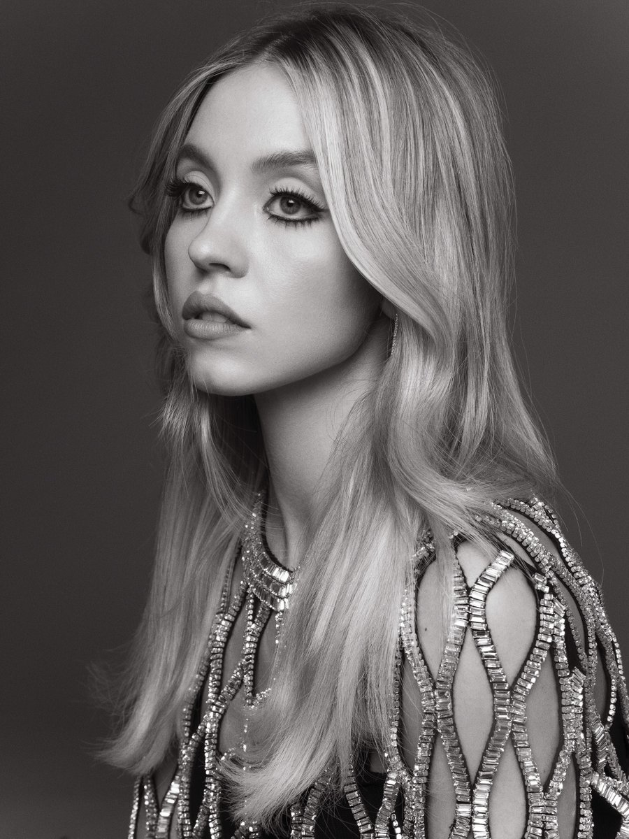 _disque8_'s tweet photo. 🚨 RUMOR: Sydney Sweeney está em negociações avançadas para um GRANDE papel no MCU.

(Via: @MyTimeToShineH)

#Marvel #MCU #SydneySweeney https://t.co/88ULXQUbOF