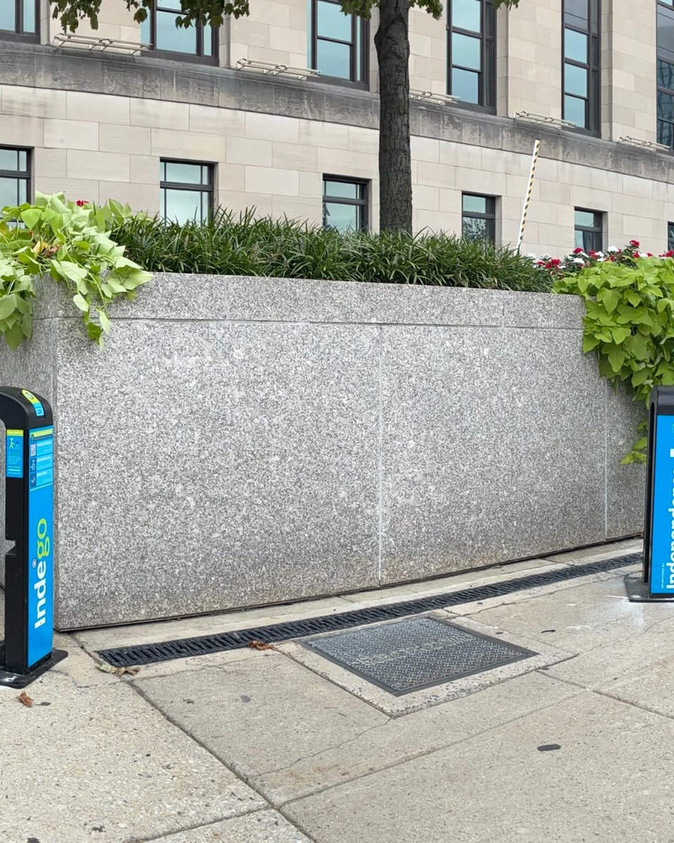 RideIndego's tweet photo. 🚨 New Station Alert! 🚨 Yesterday, the Indego team installed a new station over at 30th St. Station! You can find it straight down the block from our station at the corner of S 30th St. and Market. It is in and ready to use! https://t.co/7gEJFsacfg