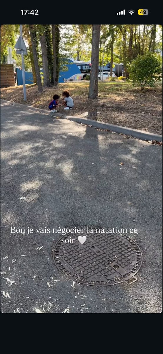 Manon_dkk's tweet photo. C sa son problème, ta fille te dis qu'elle aime bien l'athlétisme mais vu que sa te plaît pas tu force pour quelle face le sport que TOI tu veux mais pas elle?? #poupettekenza https://t.co/QGoLdAgZaX