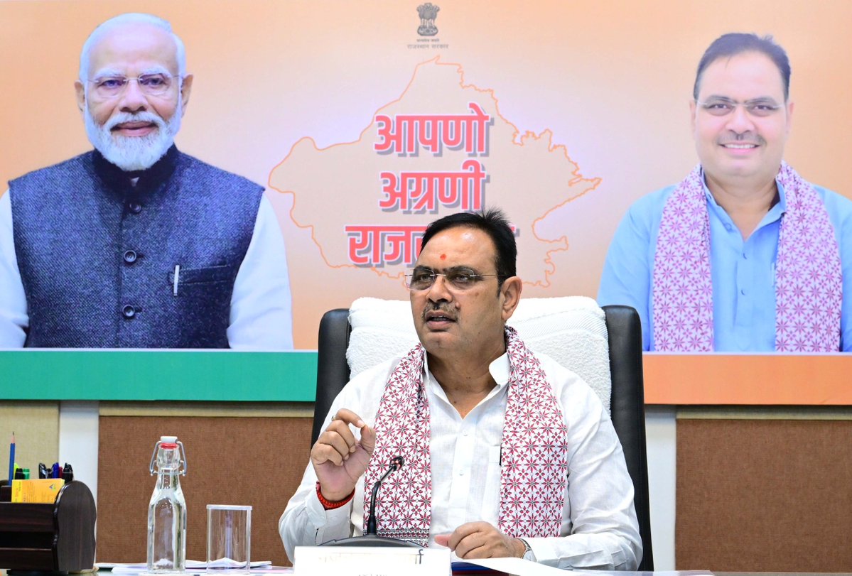 BhajanlalBjp's tweet photo. गाँवों का विकास ही विकसित राजस्थान की मजबूत नींव है। इसी संकल्प के साथ आज विभिन्न विभागों के अधिकारियों के साथ बैठक की।

अधिकारियों को प्रत्येक ग्राम पंचायत मुख्यालय पर चरणबद्ध रूप से अटल ज्ञान केंद्र स्थापित करने, 5 हजार से अधिक आबादी वाले ग्रामीण क्षेत्रों में अटल प्रगति पथ विकसित करने, प्रत्येक ग्राम पंचायत में खेल मैदान अथवा स्टेडियम के निर्माण, वीबी-जी राम जी योजना के माध्यम से ग्रामीण क्षेत्रों में रोजगार के साथ स्थायी परिसंपत्तियों का निर्माण तथा ग्रामीण विद्यालयों में आवश्यक सुविधाओं के विस्तार को गति देने के निर्देश दिए।

साथ ही कृषक कल्याण के लिए शेडनेट, तारबंदी, कृषि यंत्र, फार्म पौण्ड, डिग्गियों एवं सोलर पंप सेट सहित विभिन्न योजनाओं का लाभ पात्र किसानों तक समयबद्ध एवं प्रभावी रूप से सुनिश्चित करने के भी निर्देश दिए।

माननीय प्रधानमंत्री श्री @narendramodi जी के मार्गदर्शन में हमारी सरकार गाँवों को आधुनिक, आत्मनिर्भर एवं सुविधासंपन्न बनाने और प्रत्येक ग्रामीण को विकास की मुख्यधारा से जोड़ने के लिए प्रतिबद्धता के साथ निरंतर कार्य कर रही है।