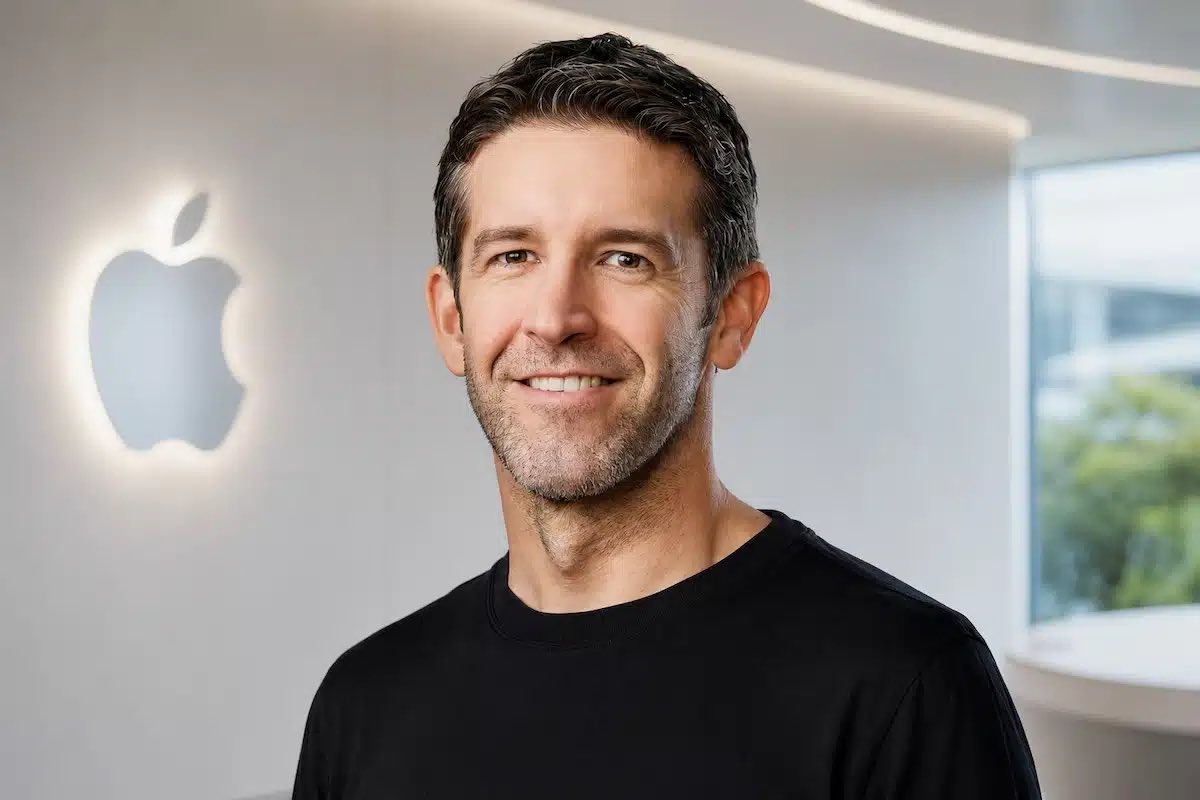 Capvoraa's tweet photo. John Ternus, nouveau patron d’Apple, pourrait toucher jusqu’à 58 M$ en 2027 :

💰 3 M$ de salaire
📈 55 M$ en actions

Une partie dépendra des performances d’Apple face au S&amp;P 500.

Tim Cook quitte la direction avec une rémunération cible de 47 M$. https://t.co/ymsUcVuJPi