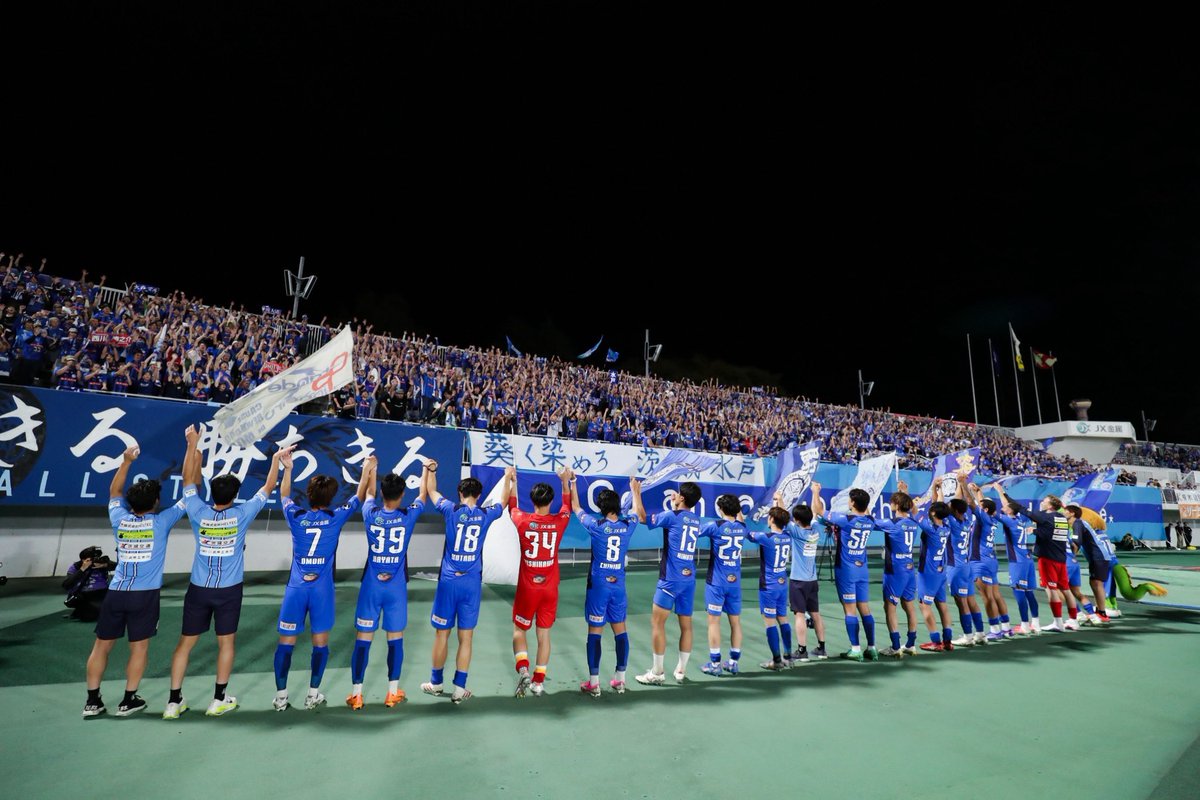 sho_omori7's tweet photo. 水戸ホーリーホックはJ1で鹿島に勝つことを目標の一つにここまで築きあげてきたという映像を試合前に皆で観ました。

皆さんのダービーへの思いが本当に力になりました！！
最高の勝利🐉🔵

連戦はまだ続きます。勝ち続けましょう！

#渡邉新太の銅像建てましょう
@hollyhock_staff 
@hollykun_mito https://t.co/dub7IgP0YO