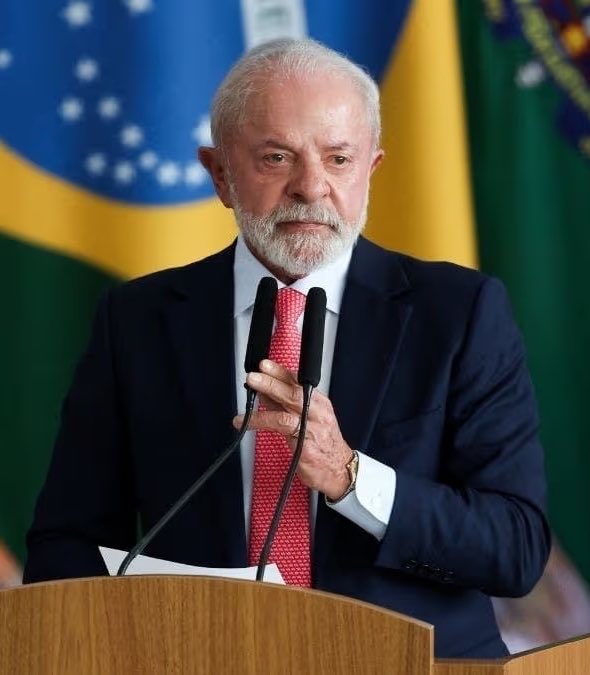 NewsLiberdade's tweet photo. 🚨URGENTE - Governo Lula vai trabalhar discretamente para que Moraes continue no STF, diz Folha https://t.co/iuw14NeBoO