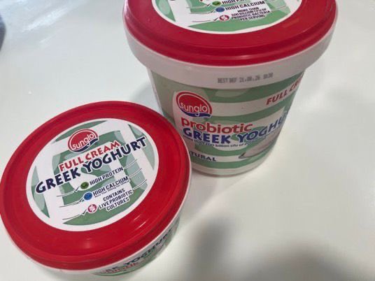 kuchingkp's tweet photo. マレーシア在住の方であれば、Sunglo（サングロー）のヨーグルト���特にこの赤パックがオススメ。ヨーグルトなのにクリームチーズみたいな食感。1983年にペタリンジャヤの家庭から生まれた歴史のあるブランド。人工的な添加物を極力使わない健康的で濃厚な味わいが特徴。勿論ハラル食品です。 https://t.co/Amsx2EQj2C