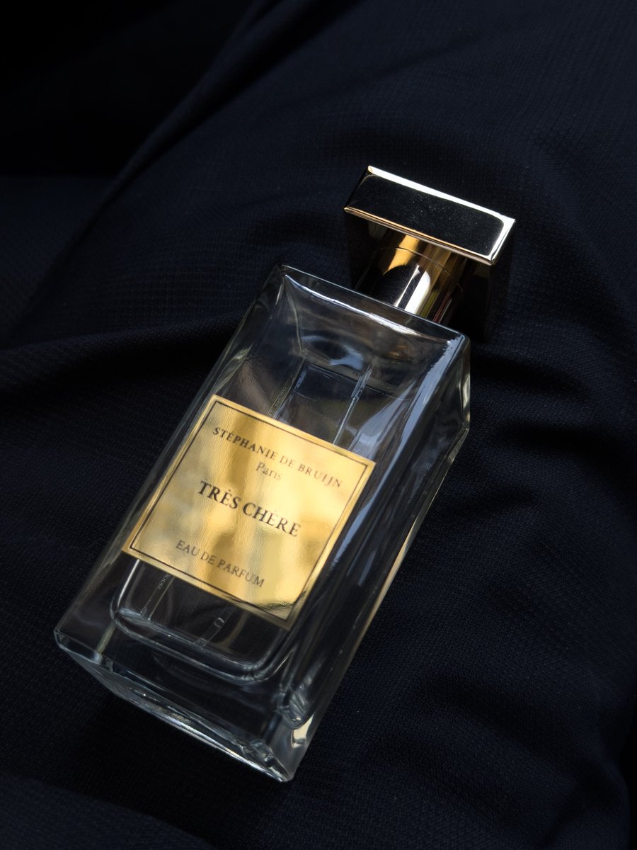 alxsqmr's tweet photo. Quand j’ai besoin de me réconcilier avec la parfumerie je sors mon parfum préféré et je me rappelle pourquoi j’aime autant ce milieu. 🫂 https://t.co/gnYYe6EWHT