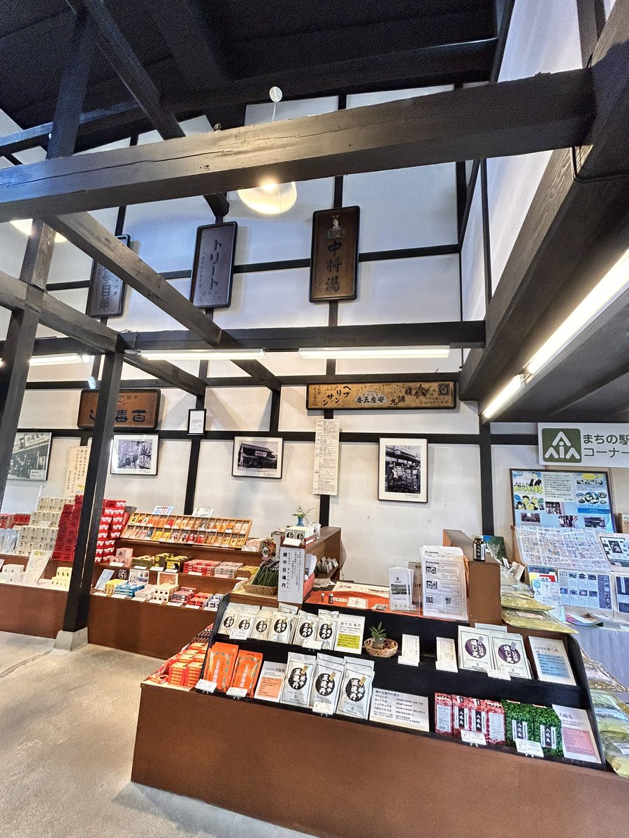 cyza18's tweet photo. 富山2日目、朝起たら頭痛が…😢
池田屋安兵衛商店でケロリン購入
カウヒーアイスで一息ついて、国宝の瑞龍寺へ…
ひっそりとした場所にたたずむ前田家・織田家ゆかりの石廟5基

ゆっくりしたい所だけど
おわら風の盆へ！🏮 https://t.co/4dsOyHnyR5