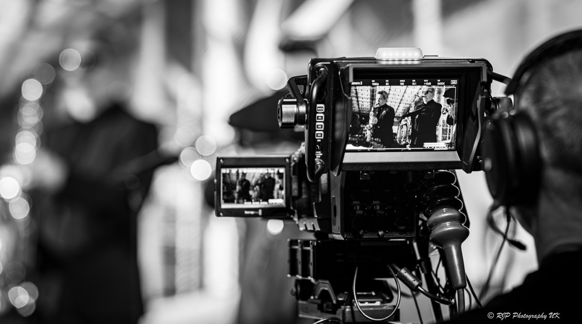 UB40OFFICIAL's tweet photo. On this day in 2022, we released our re-recorded version of Red Red Wine! 

Check out these fantastic behind the scenes photographs from the recording of the music video! 
https://t.co/v6nrzZRTAc   

📸Richard J Purvis 

Big Love UB40 
#UB40 #Redredwine #ub45 https://t.co/D7xxbNnkxf