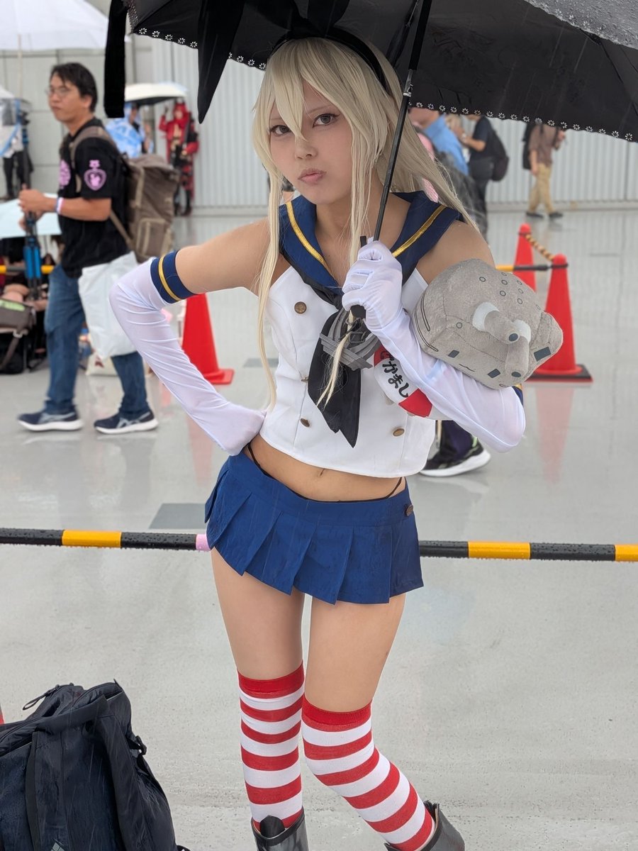 harisendrill_xx's tweet photo. C108コスプレ
「雨の日でも、島風は負けません！」
@_kani_kanico　さん
撮影させていただきありがとうございました！ https://t.co/PbeOmznk3M