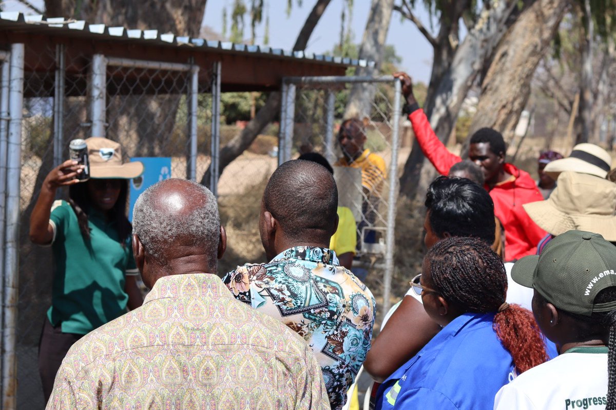 mafakela_hetf's tweet photo. Today, #MHETF,hosted EMA, Killarney residents &amp; Old Nick Mine staff for a learning visit to our Waste Collection Centres 
A great opportunity to share experiences &amp; promote community-led waste management and recycling.
#AsibuyeliEmuva https://t.co/XYP2fMWCoR