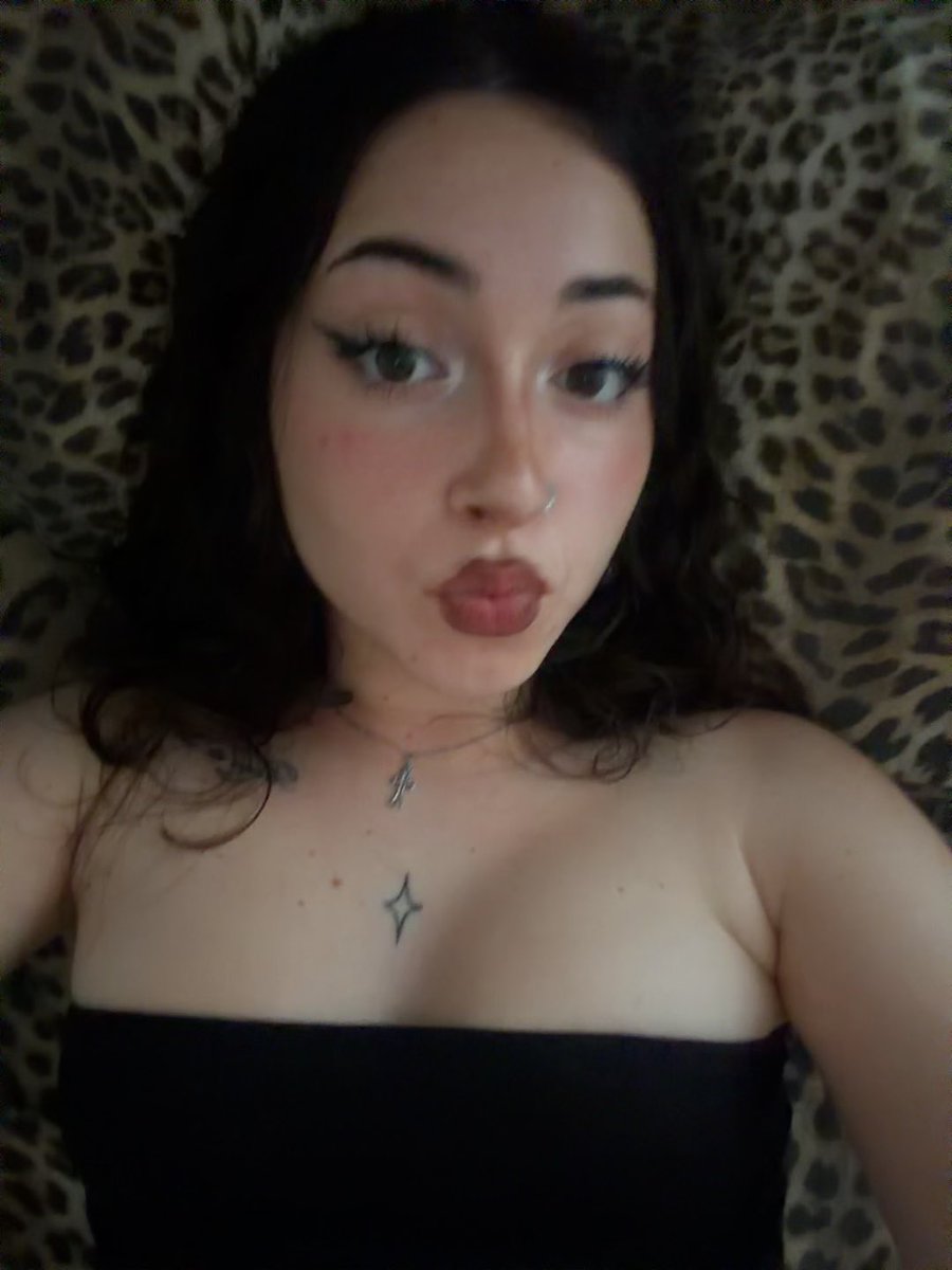 laaaau111's tweet photo. quiero nuevos sumisos financieros a mis pies ♥️♥️ #findom #femdom #sumiso #sumisofinanciero #paypal #paypig #pagafantas #fotopie #sumisosfinancieros https://t.co/Qvkv4BV7Mu
