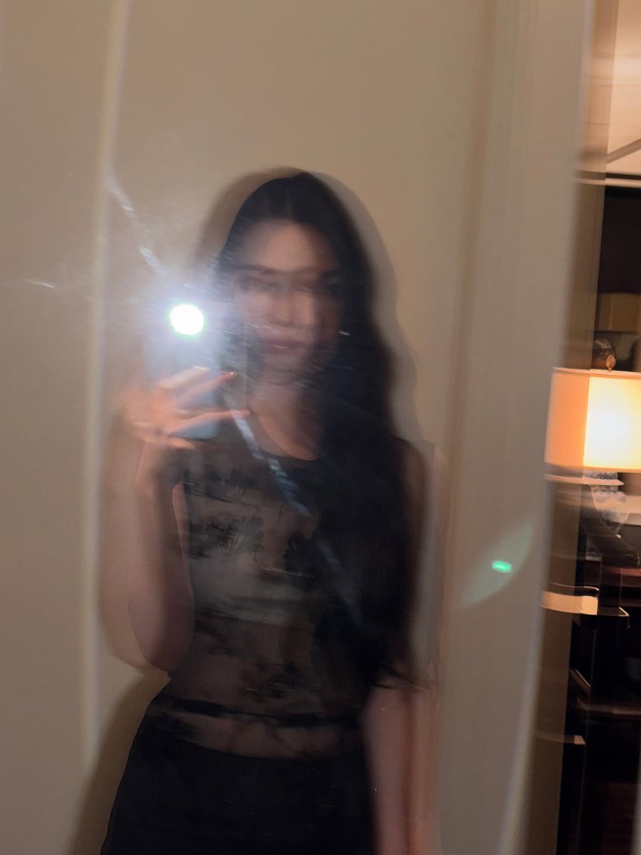 Kapin's tweet photo. The mirror has said it all: I am the prettiest of all. . .🪞 https://t.co/815HvCKDPj