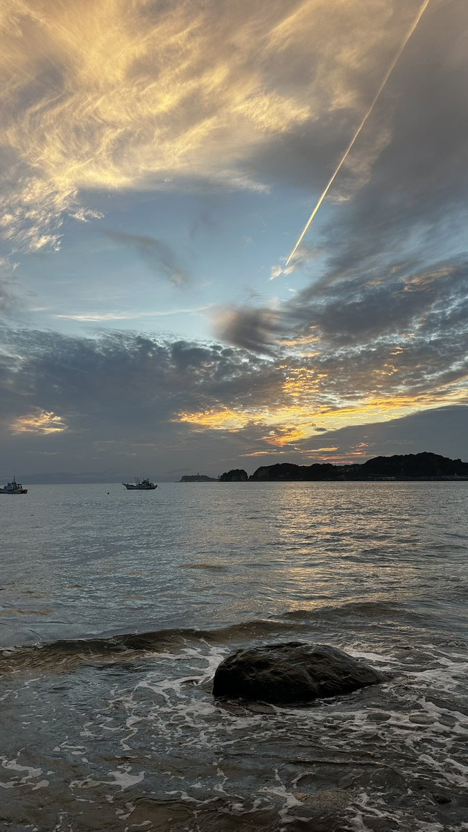 tanit3328's tweet photo. 今日も逗子マリで夕方からさっきまでジモティーとだべって良い1日でした！
明日はFOMAREに会えるので幸です👊
景色最高だったから載っけとく⤵︎ ︎ https://t.co/kwujk6bffE