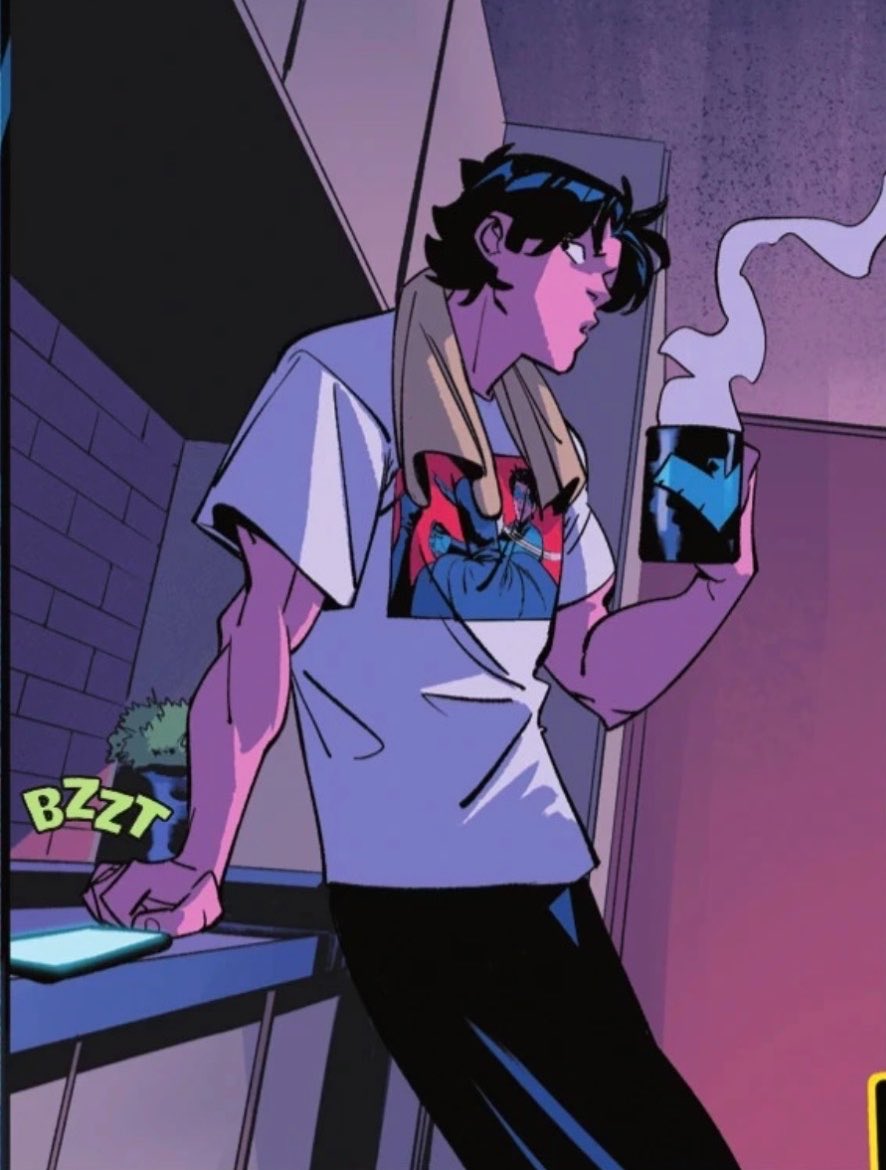 PR1MEMPRG's tweet photo. this loser wearing his own merch 😭😭😭😭😭😭 i'm so done https://t.co/qxdsEkMqUA