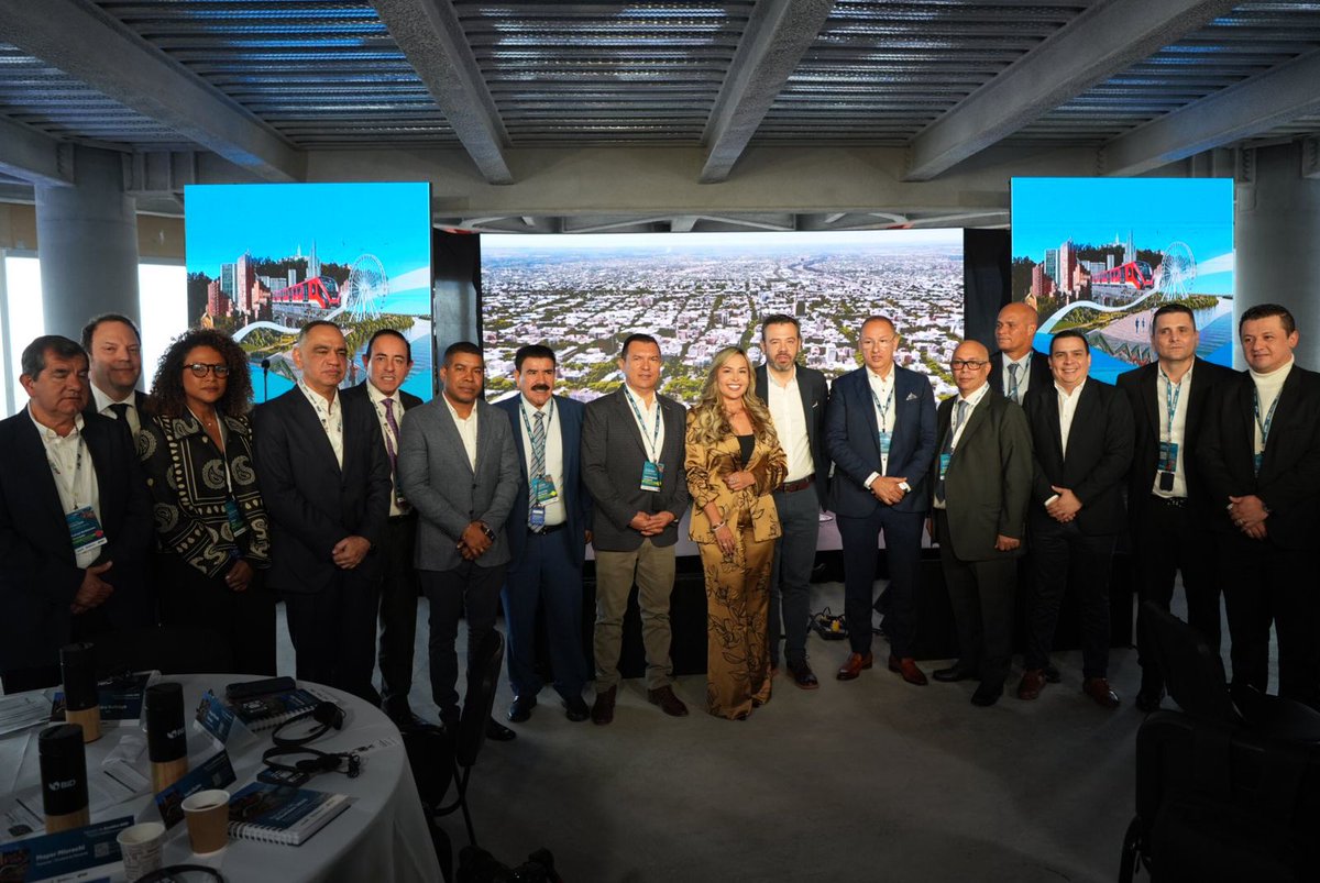johanaaranda_'s tweet photo. ¡Ibagué presente donde se piensa el futuro de las ciudades! 🇱🇹 Participamos en la Reunión de Alcaldes de @el_BID, junto al presidente @ABDELAESPRIELLA, mandatarios y expertos de más de 40 ciudades de América Latina y el Caribe.

Llevamos nuestros proyectos estratégicos y gestionamos oportunidades de financiación para acelerar las iniciativas que necesita nuestra Capital Musical
@Asocapitales