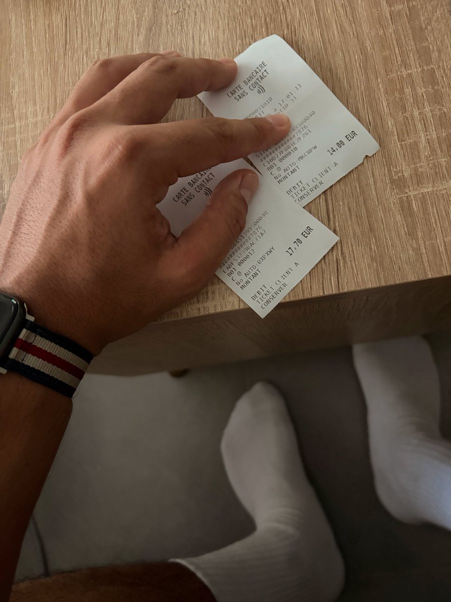 Maitre_Koda's tweet photo. Tickets à rembourser. Agis en silence. 🐶💸

#soumis #maitre #moneyslave #domination #cashmaster #slave #feet #findom #master #alpha #poppers #kiffeur #pieds #fetichiste https://t.co/4nOIVUOmsP