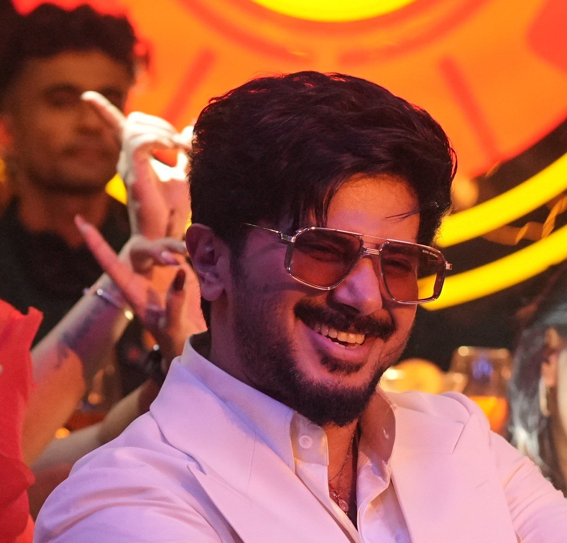 MKampanyOffl's tweet photo. Homecoming of @dulQuer 🔥🔥🔥
#ImGame In Cinemas Worldwide from Tomorrow !! Best wishes to Our Dearest #DQ , @DQsWayfarerFilm &amp; the entire team 😊👍

#DulquerSalmaan #WayfarerFilms #Dulquer https://t.co/AL38PwJPqW