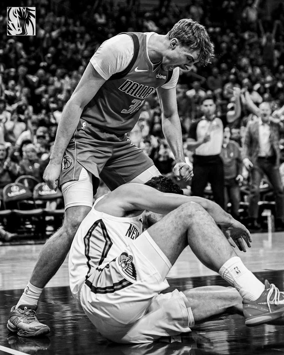 dallasmavs's tweet photo. Top plays as told in B&amp;W ⚫️⚪️ 

NBA Top Plays Week // #MFFL https://t.co/pifhdLOJ8I