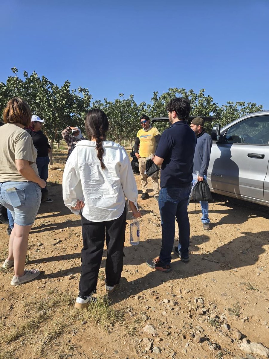 ConsulMexDou's tweet photo. En la #SDL visitamos a trabajadores mexicanos H-2A en Bowie Az, para atender dudas sobre trámites y compartir información sobre la asistencia y servicios que el Consulado puede brindarles.
Agradecemos el apoyo de Winchester Heights Community Center, NFJP, SEAHEC y Benson Hospital https://t.co/3dYhTUF8PE