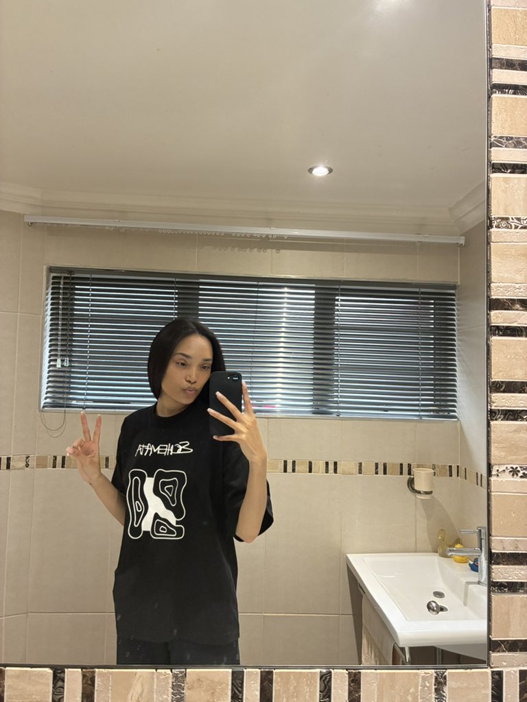 ilikehotwingss's tweet photo. ✌🏼🫧🎀 https://t.co/kOIpvWuFqJ