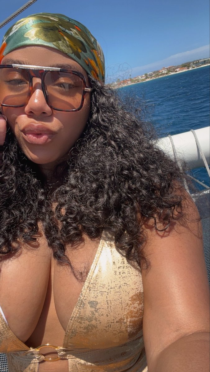 honeyxbeeee's tweet photo. last week in Aruba 🇦🇼✨ https://t.co/u9Idv5qrEx