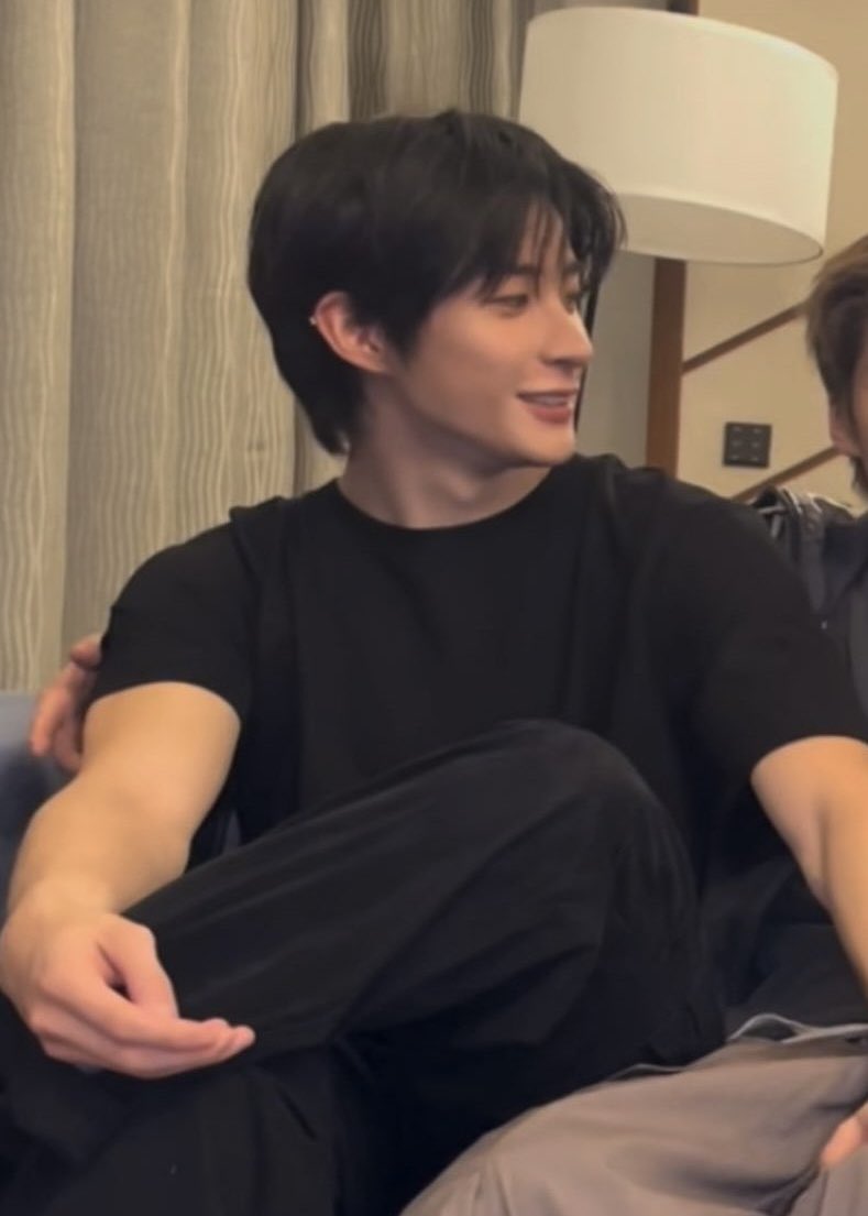 Hazel9502's tweet photo. ชาติ ศาสนา เมะม๋าเสื้อดำ💯 https://t.co/sOR8dVbCxF