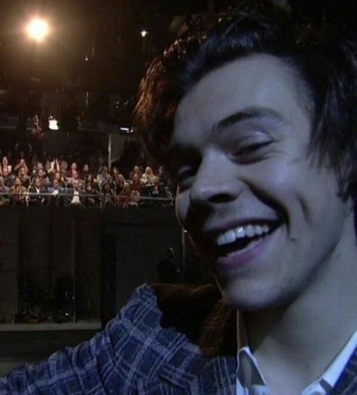 loverchiefs87's tweet photo. minha mãe: cadê os móveis de casa? eu no show do harry styles em 2027:

"WE BELONGGG TOGETHERRRR" https://t.co/mBzbKUS0vp