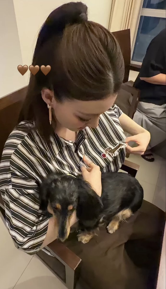 KMayaKwangbae's tweet photo. อุ้มดัชชุนตัวอื่นยังแฮปปี้ขนาดนี้
ถ้าได้อุ้มอูด้งควอง จะเป็นยังไงน๊าาาาา☺️ https://t.co/BJQf3u61vs