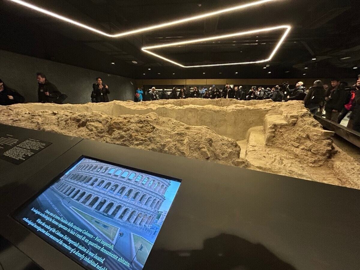 romatoday's tweet photo. La fermata della metro C Colosseo candidata come stazione "più bella del mondo" https://t.co/N4qq66ipSj https://t.co/QWsoAJVxW9