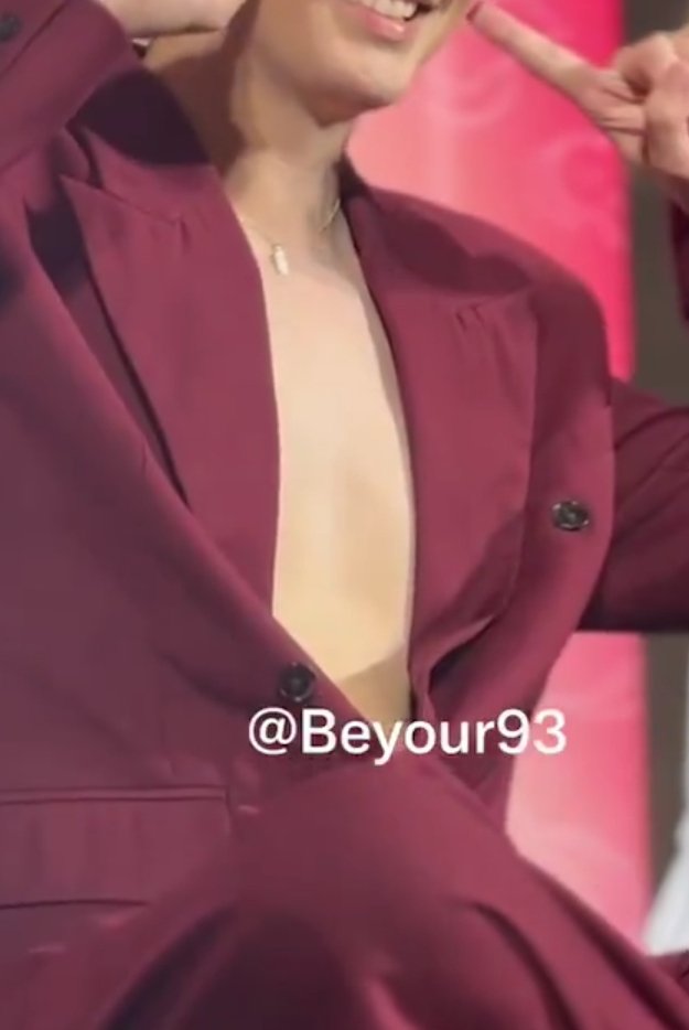 Bambam_2401's tweet photo. Sorry .... I really wanna cover it.. But he look so fine 🤤🤤🤤

#8เซียนขอให้จิ้ง #AIlWishesComeTrue #BuildJakapan #Beyourluve https://t.co/mnclc8JSDp