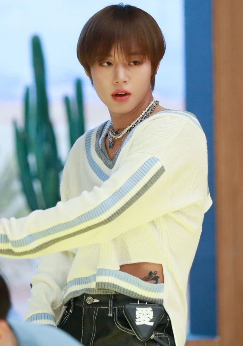 RaccoonsCoffee's tweet photo. Can we put this guy in cropped tops again please https://t.co/h5wq1RwMQZ