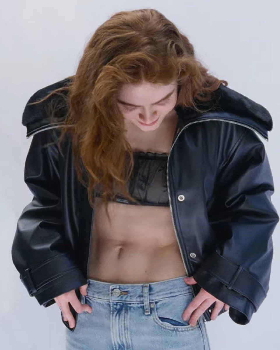gingerpoise's tweet photo. OH GOD THOSE ABS https://t.co/7uLIlf6svr
