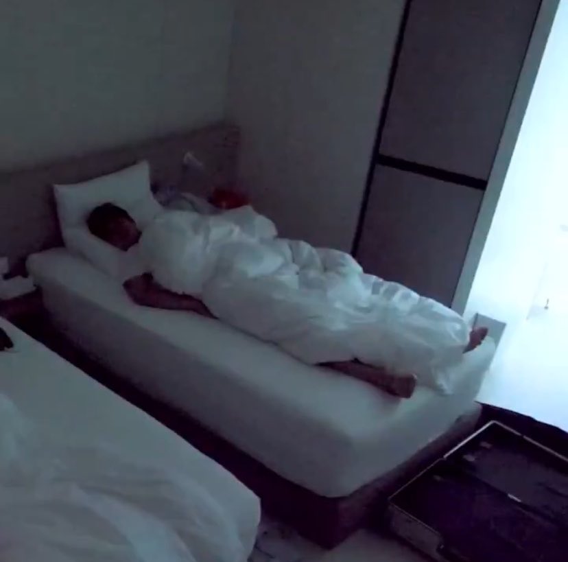 kyoongjn's tweet photo. remember when someone asked jeno his sleeping position on weverse, we got the proof lol😭 https://t.co/ENuVaAylyu