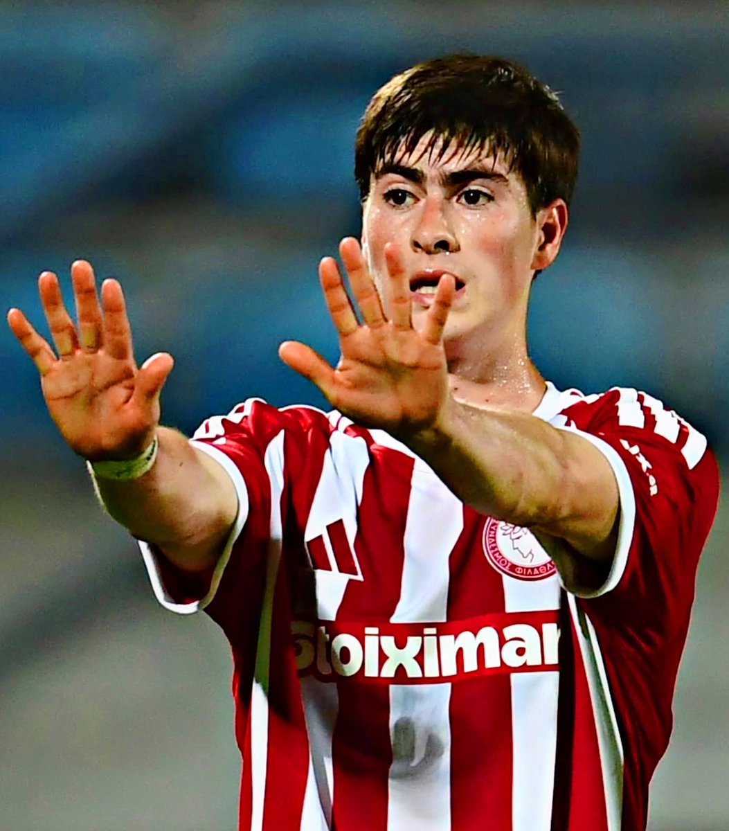 AllFutbolMX's tweet photo. 🚨🇬🇷 CONFIRMED: ARMANDO 'HORMIGA' GONZALEZ STARTS FOR THE FIRST TIME EVER IN EUROPE. ❤️👏🏼

The Mexican striker is STARTING today for Olympiacos against AE Larissa in the Greek Cup! https://t.co/GQMIbMJslj