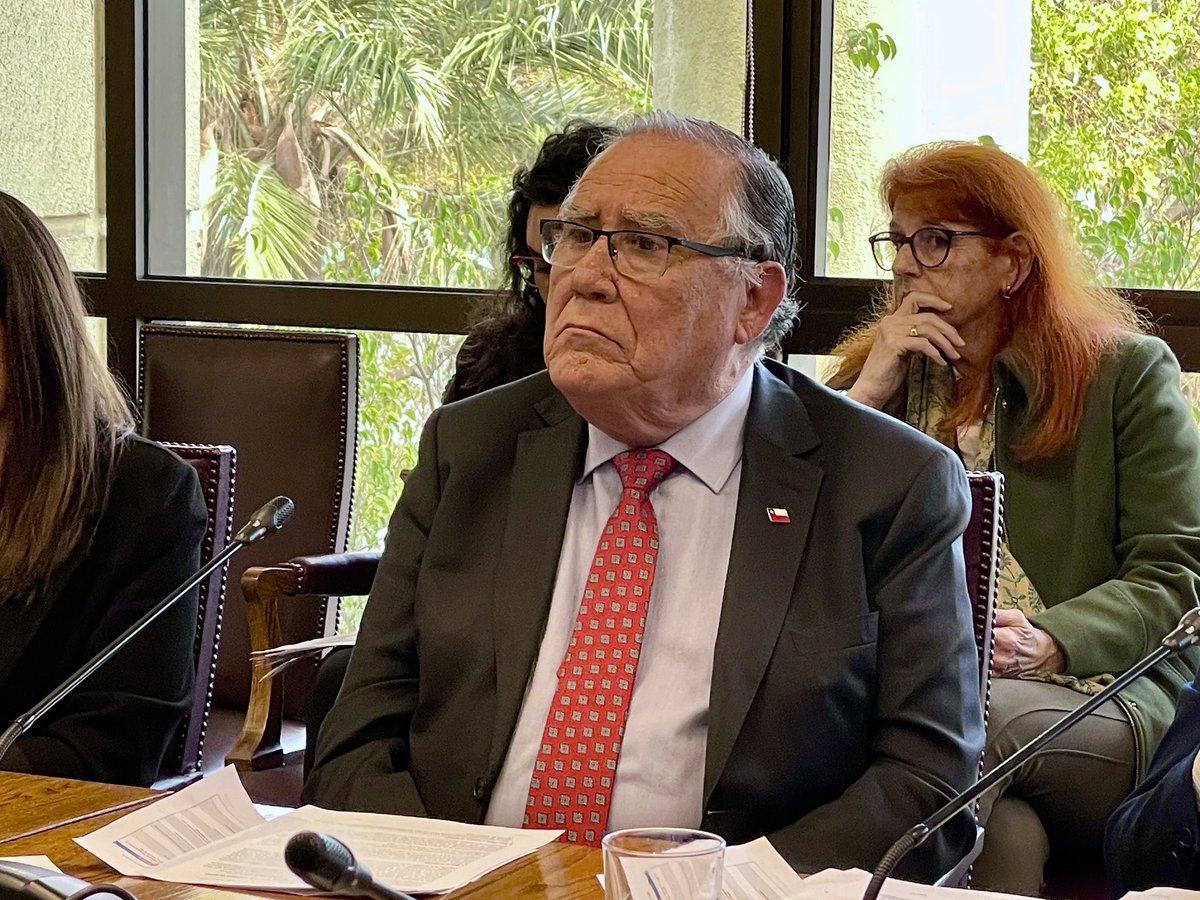 MinagriCL's tweet photo. En 📍Valparaíso, el ministro de Agricultura, Jaime Campos, junto a equipos de @sagchile, @INDAP_Chile y @ODEPA, participan de la Comisión de Agricultura del @Senado_Chile, para continuar la votación en particular del Proyecto de Ley que establece un Sistema de incentivos para la gestión sostenible de suelos agropecuarios, SIGESS 🌱

📺 Sigue la sesión en https://t.co/6t0oFeVMja