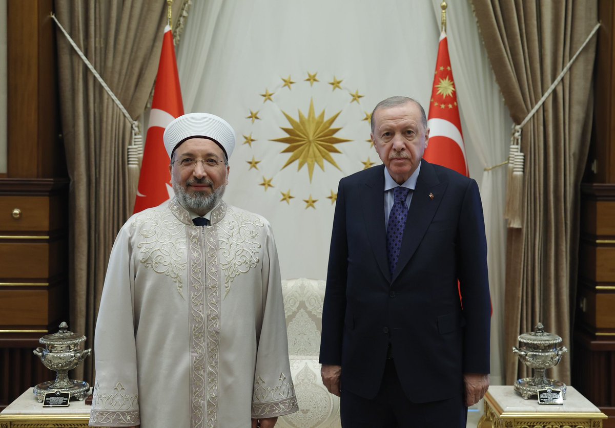 tcbestepe's tweet photo. Cumhurbaşkanımız Sayın @RTErdogan, Diyanet İşleri Başkanı Safi Arpaguş'u Cumhurbaşkanlığı Külliyesinde kabul etti. https://t.co/5EE7fcc5As