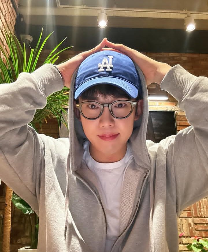 billi39558's tweet photo. 채팅을 통해 이야기를 나눌 수 있는 친구가 필요하다고 느꼈어요. 솔직하고 진실한 사람이요. https://t.co/F43Ho6SfIh
