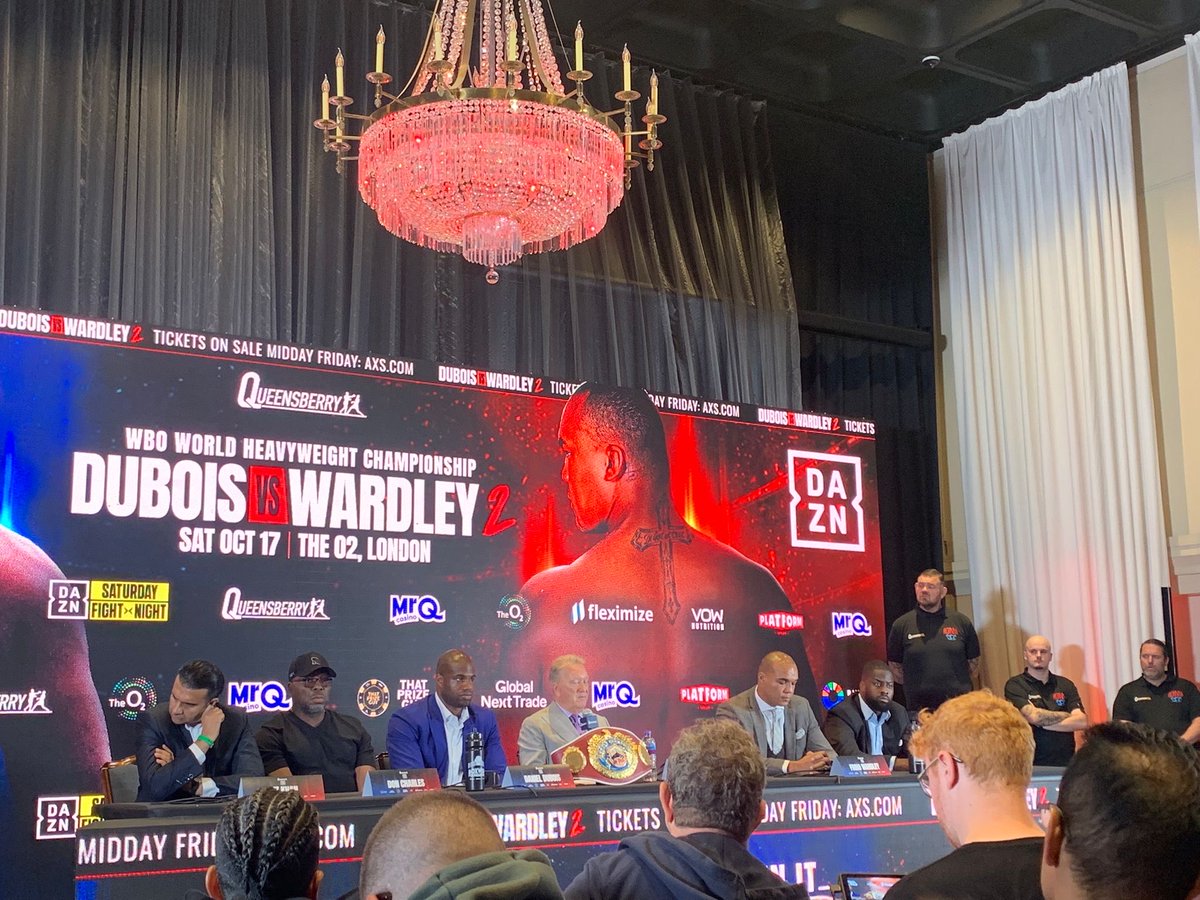 jamsboxingchat's tweet photo. LIVE SHOTS From the Dubois x Wardley 2 press conference in London. 

#Boxing #DuboisWardley2 #PressConference #QueensberryPromotions #RCB #BoxingFightZone #RedCornerBoxing https://t.co/Brp4wt5eyM