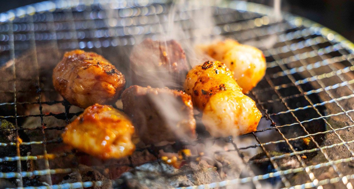 dancyu_mag's tweet photo. 進化を続ける東京の町焼肉。今回ご紹介するのは、錦糸町の裏路地で長く愛される焼肉酒場「錦糸町ホルモン天狗 本店」だ。昼12時から夜中まで休憩なしの通し営業で、ランチメニューはなし。日の高いうちから、夜と同じ肉と酒を気兼ねなく楽しめる。タン先を分厚…
#dancyu
https://t.co/wf2xFMAHms https://t.co/jNgbNbdPsb