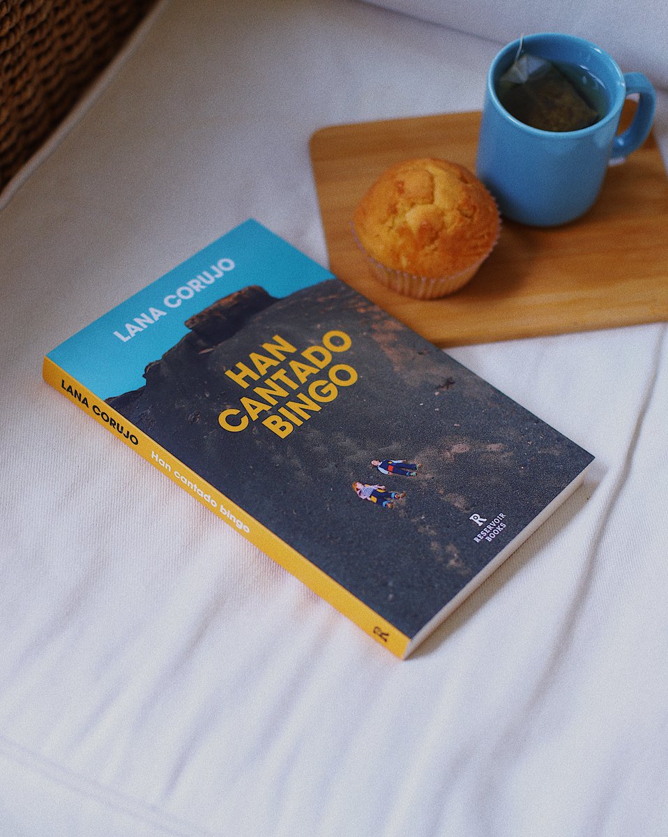 ReservoirBooks's tweet photo. «Nuestra amistad es un espacio donde las infancias de las niñas raras brillan, incendiadas y sagradas».

🌋 "Han cantado bingo" de Lana Corujo. https://t.co/j0biVdUBpj