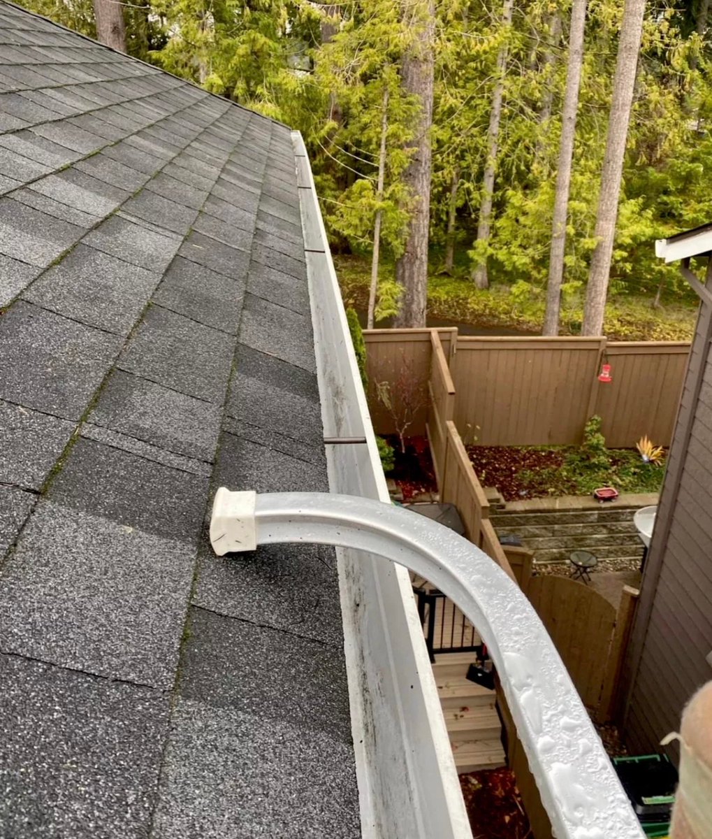 SoftwashPdx's tweet photo. Sept rain: Beaverton, Portland + surrounding areas. Flow matters. Roof/house wash: 24-month (2-year)/12-month (1-year) No Green Growth Guarantee; gutters: 30-day Gutter Guarantee; 100% Satisfaction Guarantee. Free quote! https://t.co/lspQBGFoA1