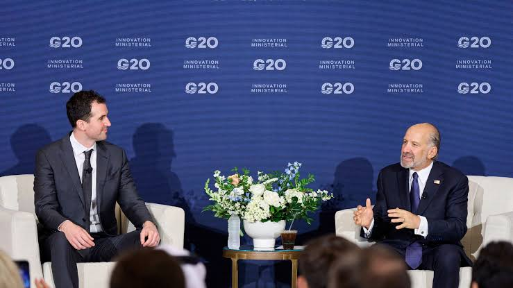 WOLF_Financial's tweet photo. ANTHROPIC “BACK ON THE RIGHT SIDE” WITH TRUMP ADMINISTRATION: LUTNICK

Commerce Secretary Howard Lutnick says the administration now trusts Anthropic after months of tension over AI safeguards and national security.

“They’ve done what we asked. They’re back on the right side.”

Anthropic co-founder Tom Brown has also taken a larger role in rebuilding ties with the White House.