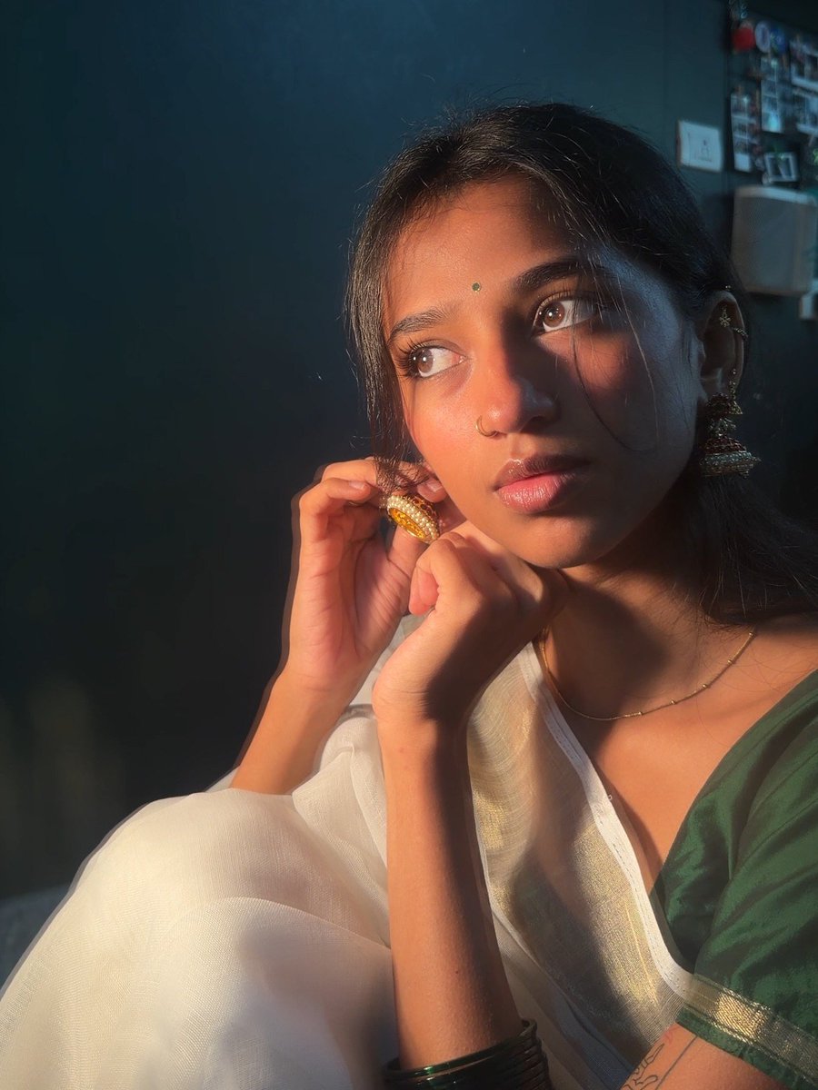Moleculeexhu's tweet photo. What level of hypergamy ,
I need to achieve to get a mid wife like her ?

Twitter experts please guide. https://t.co/BHtTw4yjL3