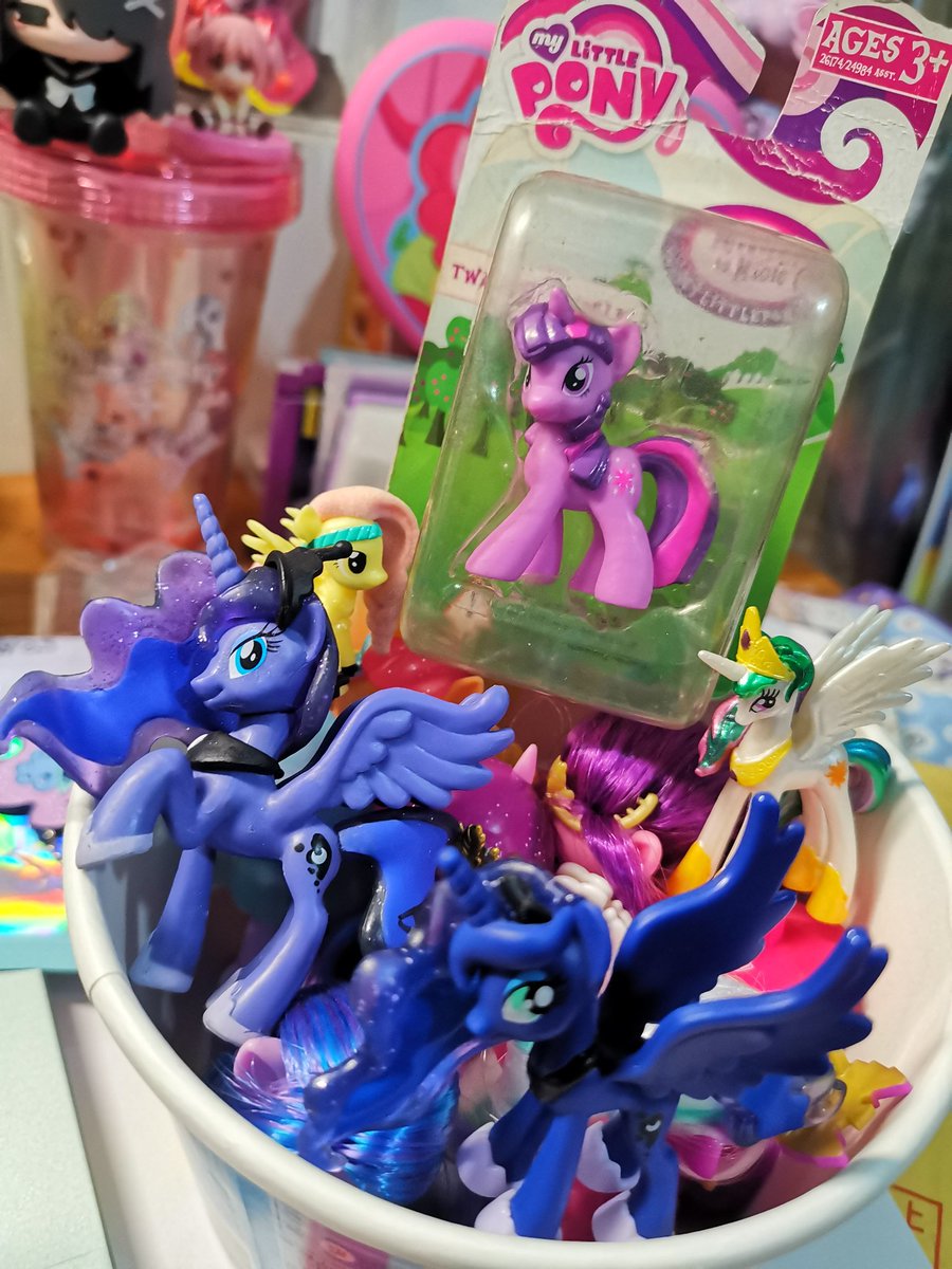 whoxinwhosb's tweet photo. pony bowl🐴😋
#mlpluna #mlp https://t.co/sIQidAhSLB