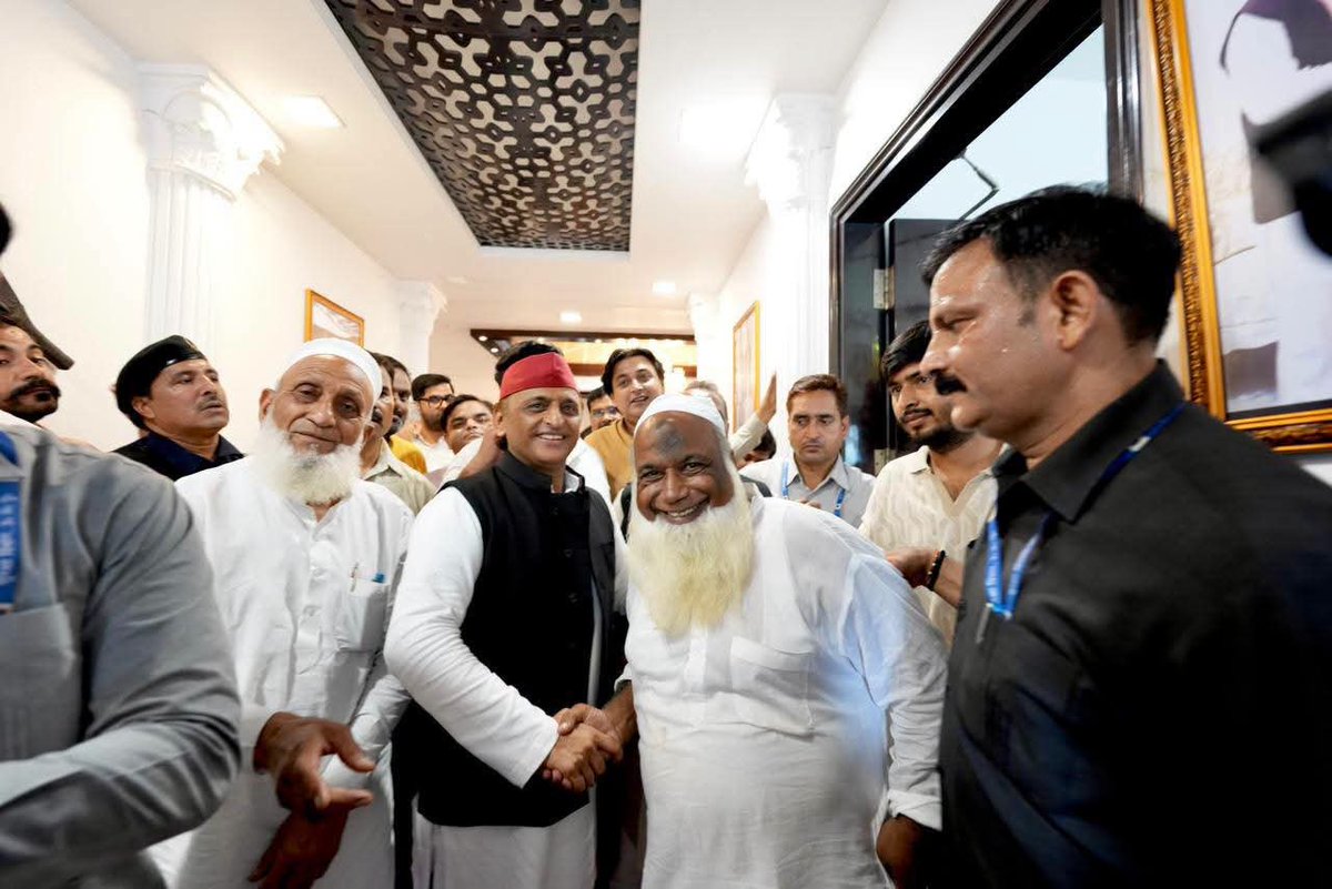 RahmatAliMonu1's tweet photo. माननीय राष्ट्रीय अध्यक्ष श्री अखिलेश यादव जी का सहारनपुर दौरा। https://t.co/1LgaWyZp5H
