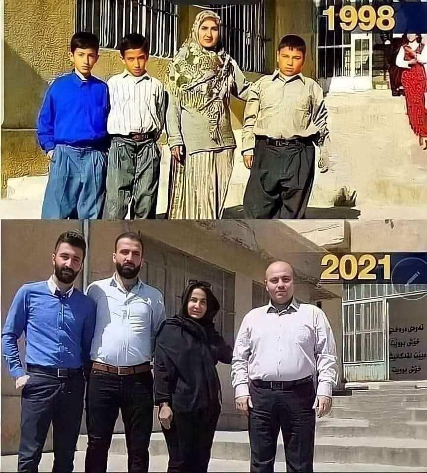 sba2019's tweet photo. المعلمة التقطت مع طلابها صورة تذكارية سنة 1998 ليعودا من جديد بصورة بنفس المكان وبنفس الاسماء بعد مرور 23 سنة https://t.co/7jzVRPJarL