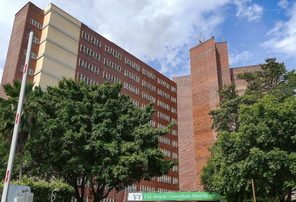 AntenaGabriel's tweet photo. Se reportan pacientes fallecidos en el hospital #HUEM de Cúcuta por causa de la cr1sis en @Coosalud_  Fuentes internas nos dicen que la situación es alarmante. @Supersalud @MinSaludCol ...@TUKANAL Hp https://t.co/0qqkcBHLFL