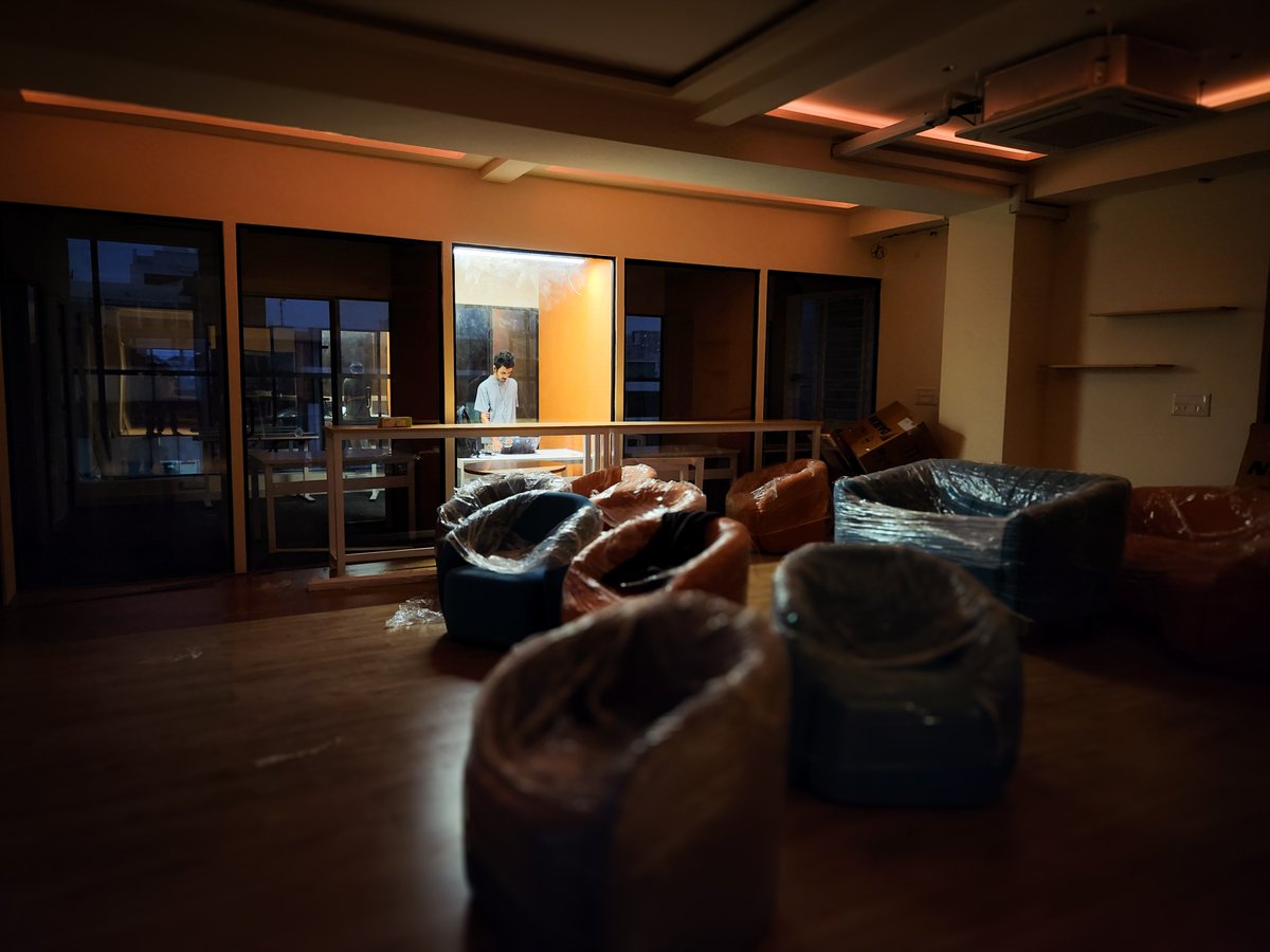 _paperpsych's tweet photo. "Macha the chairs aren't there in the cabins yet."
“It's fine, let me just come work from there for a bit.“
"It's 9pm macha!"
“Exactly, it'll be soooo quiet. I'm coming now.“