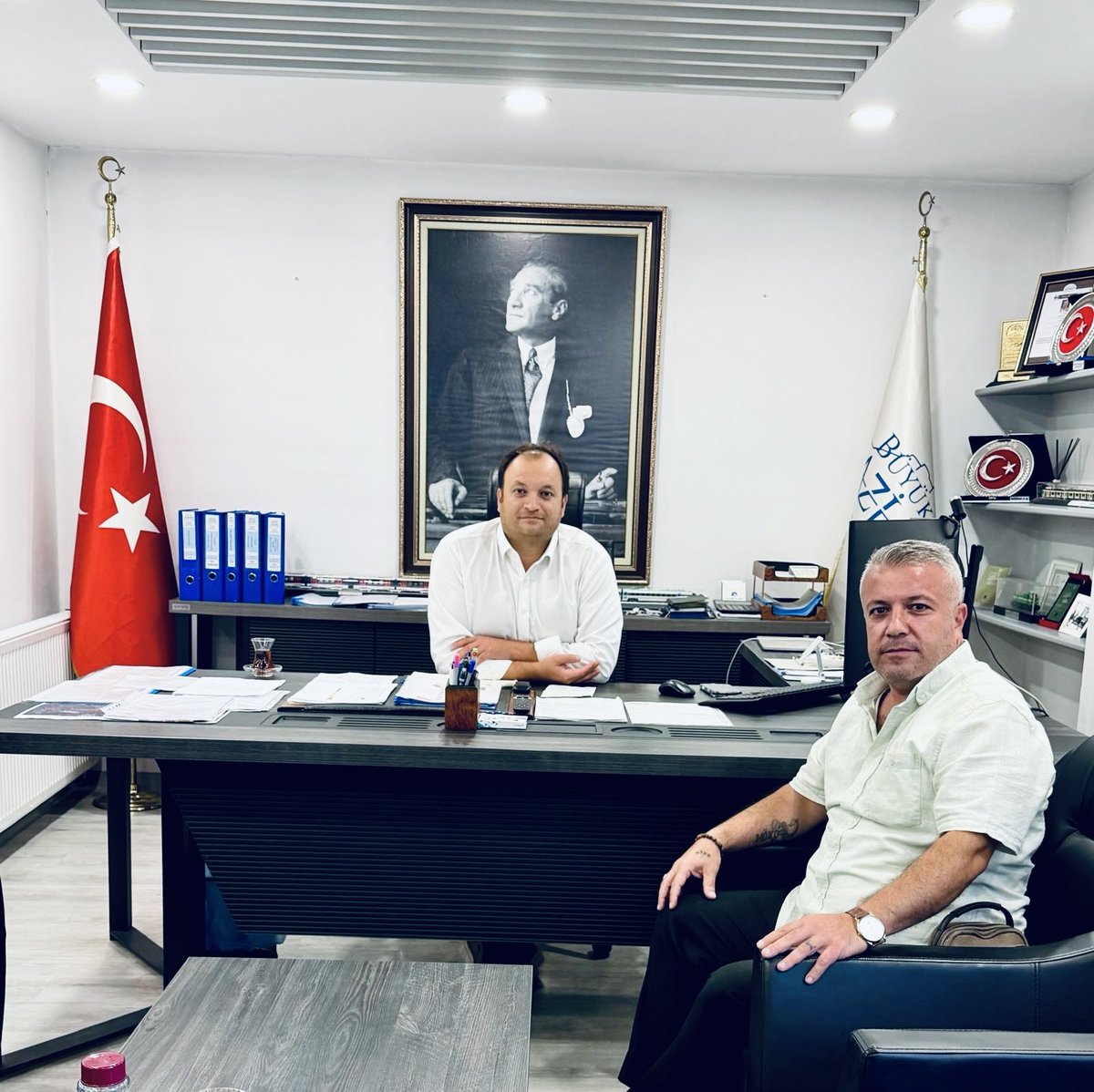 BulentBerk3's tweet photo. Ulaşım Daire Başkanımız Sayın Abdullah Bey’i ziyaret ederek, Mahallemizin ulaşımına dair talep, önerilerimizi  kendileriyle paylaştık.

Bugüne kadar gerçekleştirilen güzel çalışmalar için teşekkür ederken, yapılması planlanan çalışmalar hakkında da istişare ettik.
@ZdalAbdullah https://t.co/u0wY5miki2